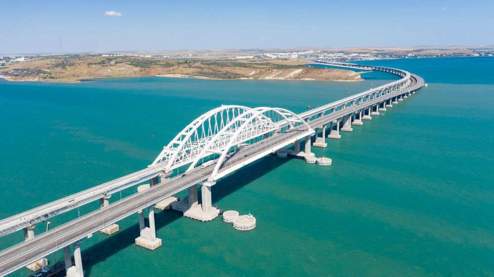 Zelenskyj pohrozil a Rusové už dvakrát zastavili dopravu přes Krymský most